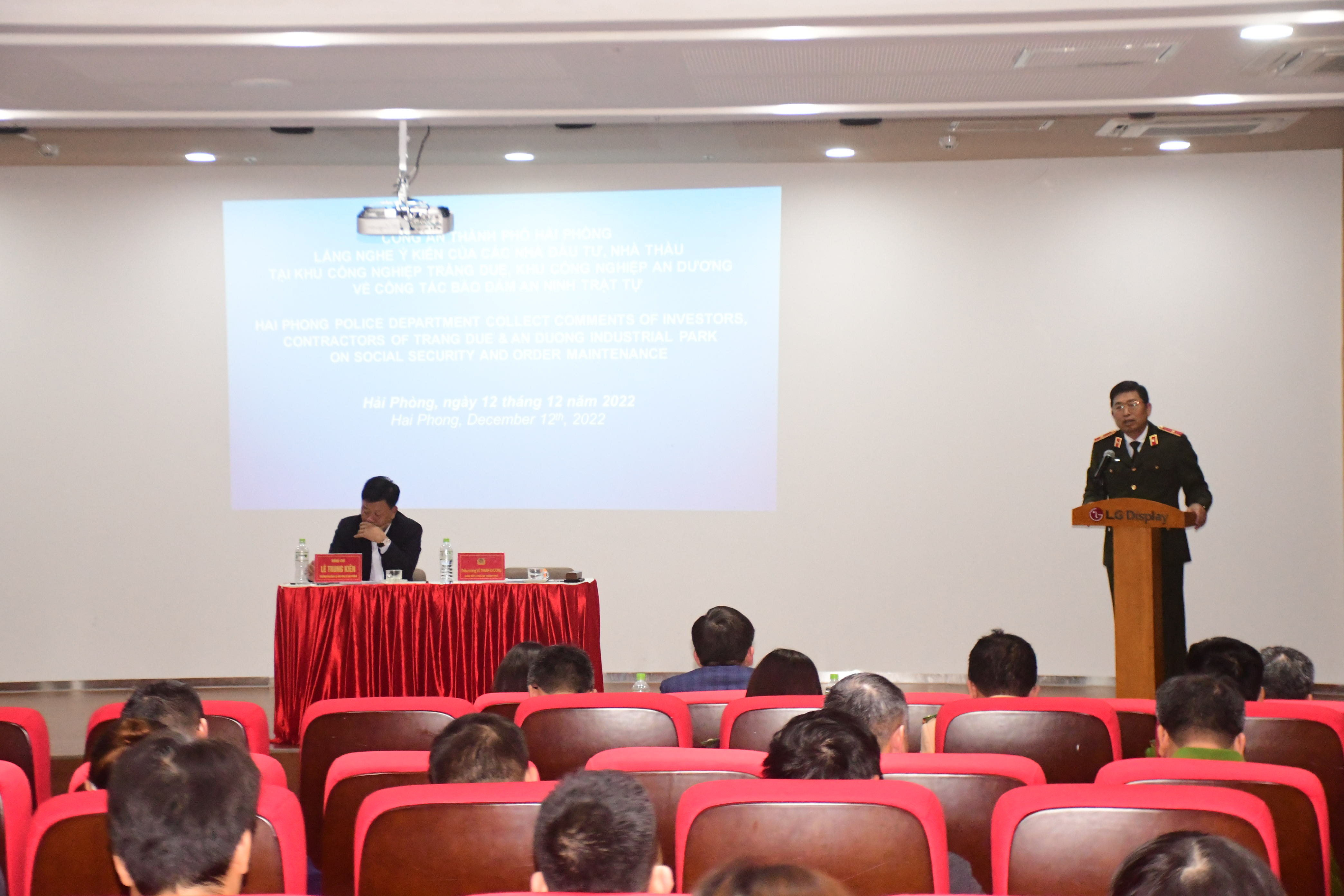 Lãnh đạo Công an thành phố lắng nghe ý kiến của các nhà đầu tư, nhà thầu tại các Khu Công nghiệp Tràng Duệ và An Dương